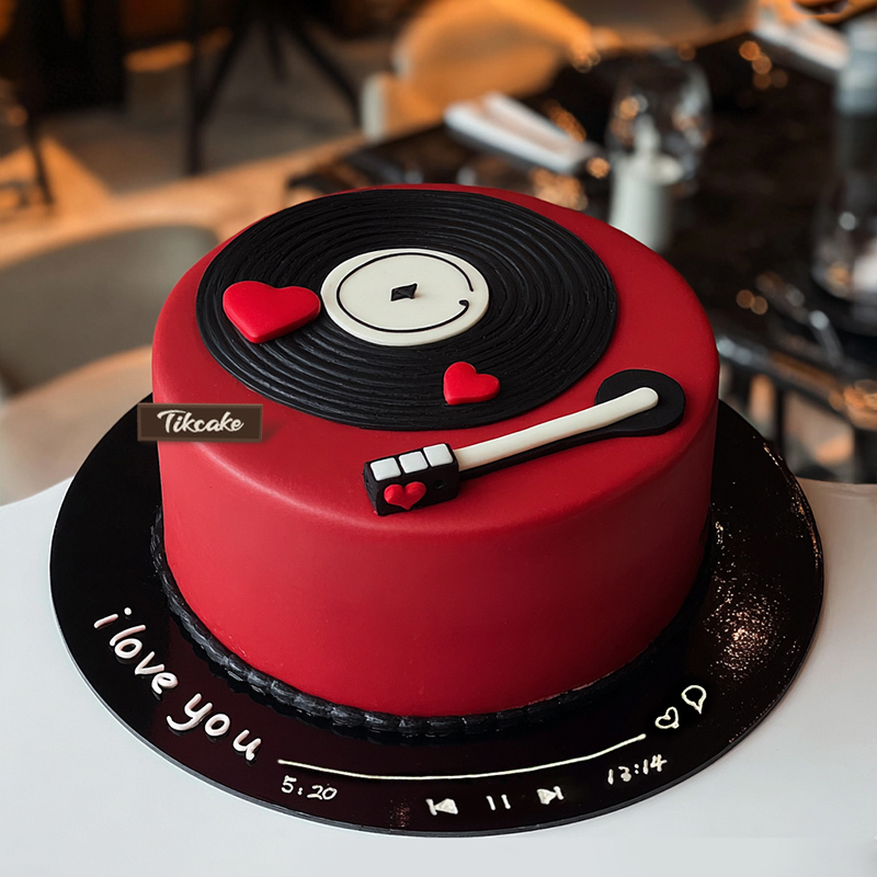 原创“心动旋律”主题翻糖鲜奶蛋糕